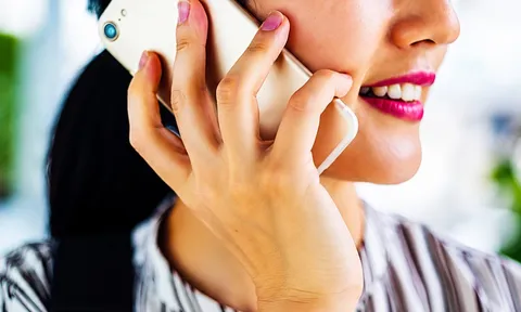 Tại sao các hãng điện thoại ngày nay không cho bạn tự thay pin dễ dàng?