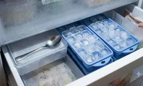 Tại sao nhiều người thích để thìa inox trong tủ đông? Công dụng thật bất ngờ!