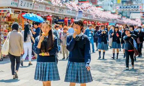 Tại sao người Nhật Bản không bao giờ vừa đi vừa ăn trên đường phố?
