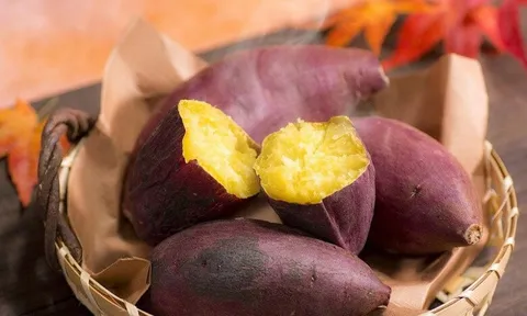 Mẹo luộc khoai không cần nước vẫn chín bở tơi, thơm phức