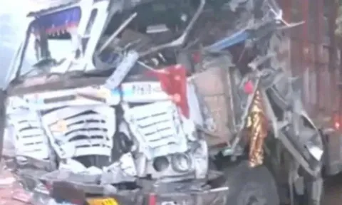 Xe tải mất lái lao vào đám đông, ít nhất 14 người tử vong thương tâm