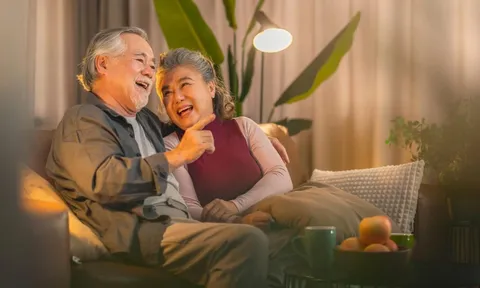 Sau tuổi 40: Nhìn 5 dấu hiệu này biết ngay bạn đang sống an yên hay phải "trả nợ"