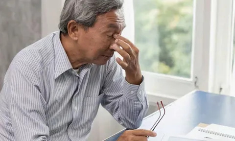 Về già mới cay đắng nhận ra: Điều khiến con cái hiếu thuận không phải là tiền