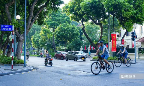 Phố phường Hà Nội bình yên ngày Tết Độc lập