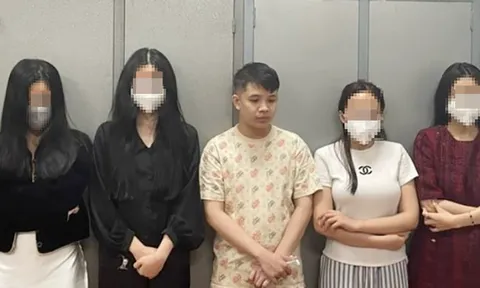 Lật tẩy "luật ngầm" mại dâm 4.0:  Kỹ nghệ "hốt bạc" trên thân xác gái gọi của "tú ông" vừa ra tù