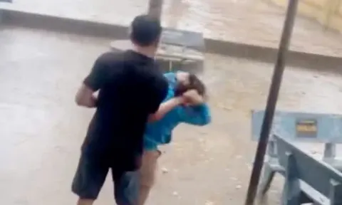 Tình tiết bất ngờ vụ phụ huynh xông vào trường đánh tới tấp cô giáo ở Nghệ An