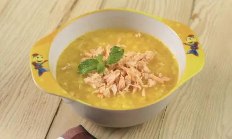 Mẹ chồng từ chối nấu cháo cá hồi vì… tanh quá, con dâu đi làm mà nghẹn họng!