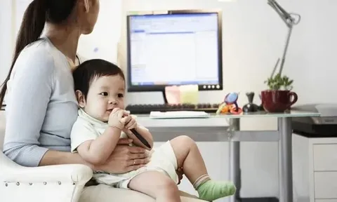 Giữ con ở bên hay gửi về quê – sự giằng xé của một người mẹ trẻ