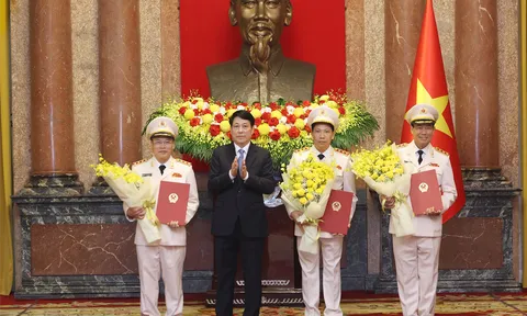 Bộ Công an thông báo và công bố Quyết định của Chủ tịch nước về việc thăng cấp bậc hàm cấp Tướng đối với 04 đồng chí Thứ trưởng