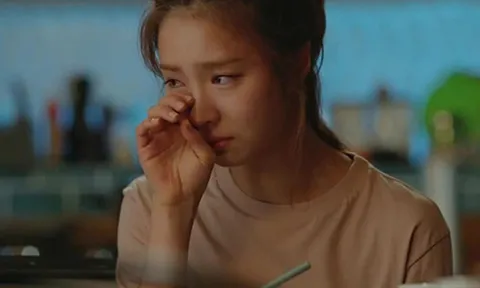 Tin nhắn lúc 1h sáng từ mẹ chồng: Sáu chữ khiến tôi lặng người, rồi rời khỏi nhà trong đêm