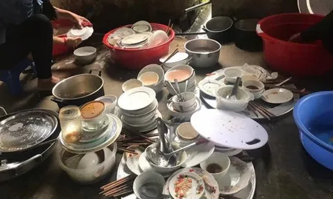 Vừa thay váy cưới, mẹ chồng đã gọi tôi rửa 10 mâm bát: Cú sốc đầu đời làm dâu