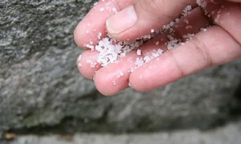 Rắc một nắm muối vào nhà tắm: Mẹo nhỏ, lợi ích lớn ai cũng nên biết