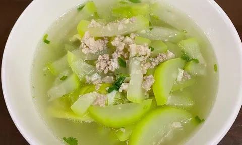 Tưởng giải nhiệt, ai ngờ trúng độc: Bát canh bầu khiến một phụ nữ suy thận cấp