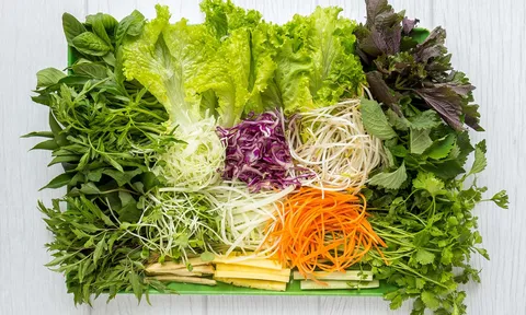 Đừng bỏ qua nếu bạn nghĩ chỉ cần rửa vài lần là rau sống đã an toàn, sự thật có thể khiến bạn bất ngờ