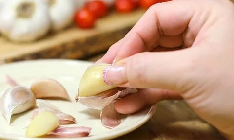 Không chỉ là gia vị: Tỏi giúp giảm mỡ máu, ổn định huyết áp, ngừa ung thư
