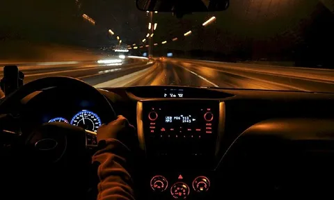 Mỗi đêm tôi đều lái xe lòng vòng, không dám về nhà vì sợ vợ