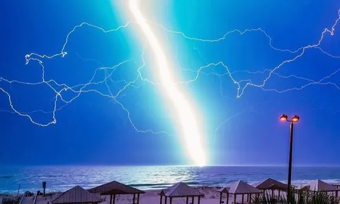 Chụp ảnh trên bãi biển trong tuần trăng mật, cô dâu trẻ bị sét đánh tử vong thương tâm