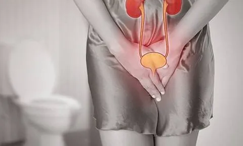 Người phụ nữ 63 tuổi vỡ bàng quang vì thói quen 'bất đắc dĩ' nhiều người mắc