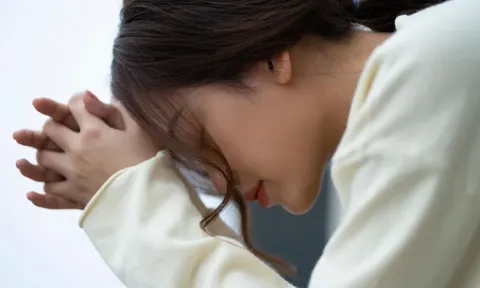 Mong muốn ở riêng bị trì hoãn suốt 2 năm: Tôi bất lực vì chồng ngại khổ, mẹ chồng không tin