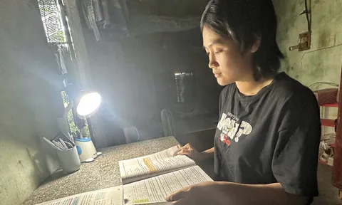 Không đầu hàng số phận: Nữ sinh nghèo vượt ung thư để tiếp tục thực hiện ước mơ trên giảng đường