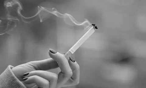 Phổi mọc nấm sau một lần hút thuốc, cô gái trẻ chiến đấu suốt 4 năm để sống