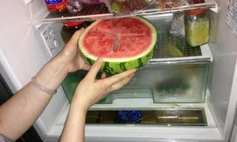 Suýt mất mạng vì... ăn dưa hấu để tủ lạnh qua đêm
