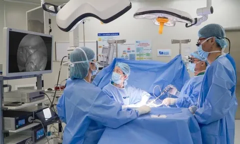 Sụt cân, chướng bụng kéo dài: Bé trai được chẩn đoán mắc nang thực quản đôi
