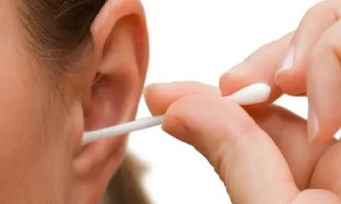 Bị va chạm khi ngoáy tai, người phụ nữ vỡ xương thái dương, rối loạn tiền đình
