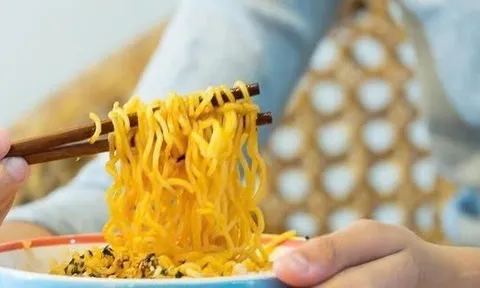 Ăn mì để tủ lạnh 3 ngày, người đàn ông 29 tuổi suýt mất mạng vì nhiễm độc tố cực mạnh