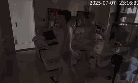 Mua camera giá rẻ, người đàn ông 'gọi vía' thành công khiến dân mạng cười nghiêng ngả