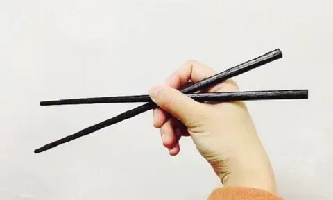 5 năm không thay đũa, người phụ nữ nhiễm độc tố nguy hiểm hơn cả thạch tín