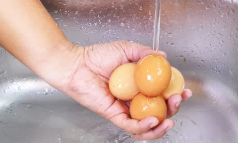 Một hành động quen tay khiến cả nhà 3 người cùng ngộ độc vì trứng
