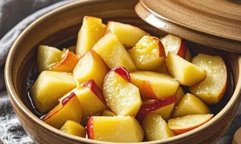 Tưởng món bình dân, táo hấp lai là "vũ khí bí mật" giữ tuổi xuân cho phụ nữ sau 30
