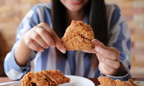 Nữ sinh 21 tuổi qua đời vì ung thư: Giá đắt từ thói quen ăn uống nhiều người trẻ mắc phải