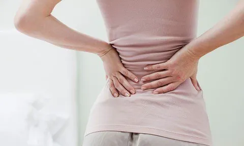 Đau lưng âm ỉ, người phụ nữ sốc khi biết nguyên nhân thực sự