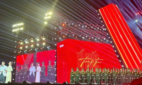 Concert 'Tổ quốc trong tim': Mang ấn tượng mạnh mẽ và xúc động tới hơn 50.000 khán giả