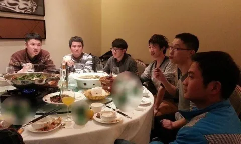 Tôi thoát khỏi nhóm chat lớp sau buổi họp lớp 20 năm ra trường