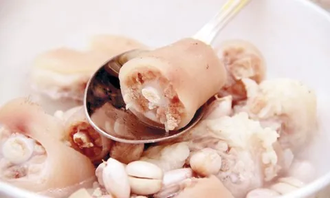 Tưởng bỏ đi, đuôi lợn lại thành món ngon bổ dưỡng, được săn lùng ở chợ