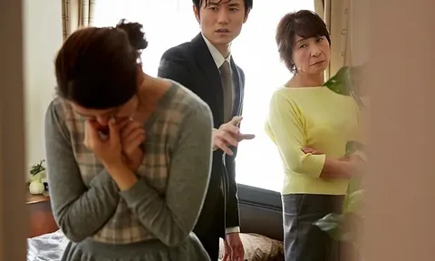 Mẹ chồng liên tục soi mói, chồng chỉ biết bênh mẹ khiến tôi bế tắc