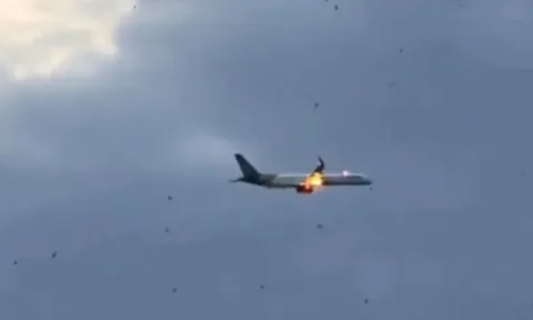 Hành khách kể khoảnh khắc thót tim khi động cơ máy bay phát sáng, tưởng không còn cơ hội sống