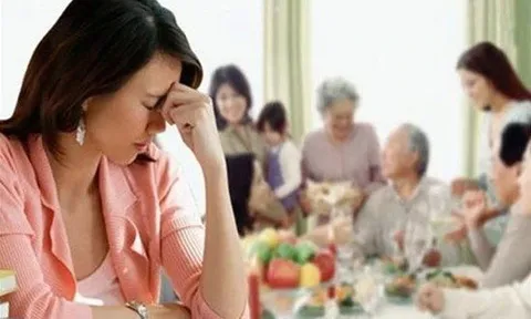 Mới cưới chưa lâu, tôi hoang mang vì mẹ chồng ép nộp hết lương, chỉ giữ lại 3 triệu tiêu vặt