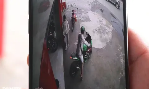 Clip: Đưa bạn gái đi mua xe, thanh niên lái thử rồi phóng mất, bỏ bạn gái bơ vơ ở cửa hàng