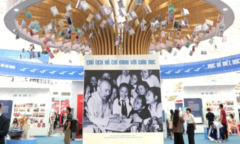 Nhà xuất bản giáo dục Việt Nam tham gia triển lãm thành tựu đất nước