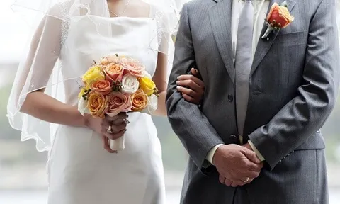 Hơn 40 tuổi chưa có con, tôi sững sờ khi phát hiện bí mật giấu kín của chồng