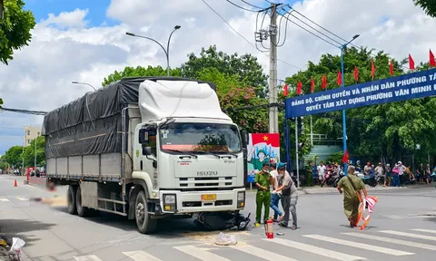 Tai nạn thương tâm, hai mẹ con bị cuốn vào gầm xe tải khi đang trên đường đi tìm nhà trọ nhập học