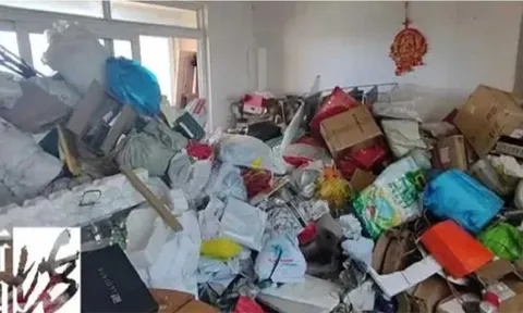 Bà lão 70 tuổi thuê hẳn 2 phòng chung cư để chứa 30 tấn rác, nghe lý do ai cũng bàng hoàng