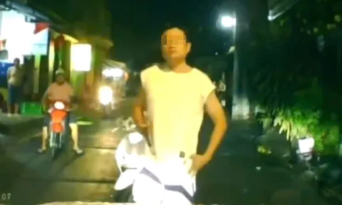 Danh tính người đàn ông chặn đầu ô tô, tụt quần khiêu khích tài xế ở TP.HCM