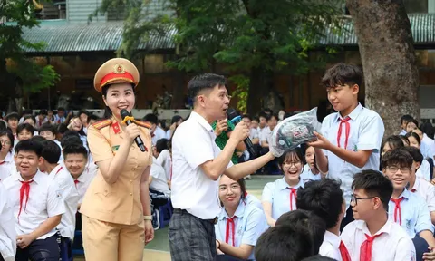 CSGT Hà Nội tuyên truyền an toàn giao thông cho hơn 3.000 học sinh trường THCS Đống Đa