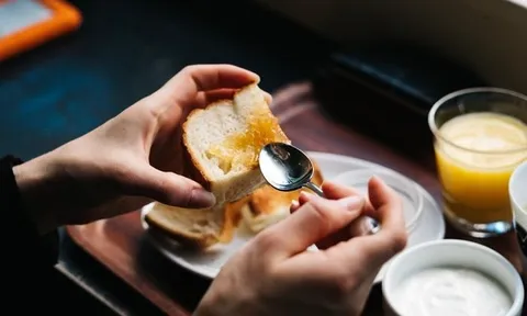 Giảm tinh bột vào buổi tối: Bí quyết giữ dáng hay 'cái bẫy' sức khỏe?