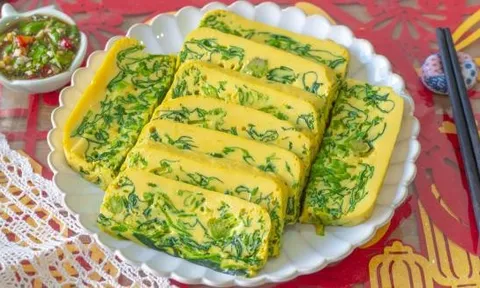 Cách làm trứng hấp cải bó xôi mềm mịn, tốt cho tim mạch và xương khớp